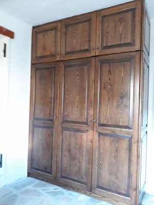 Ντουλάπα από σουηδική ξυλεία.